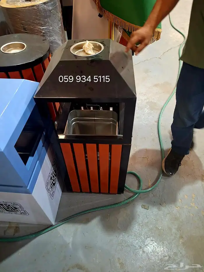 سلات مهملات مدرسة ملعب بادل حدائق كلية مشفى مول مقهى مطعم 8