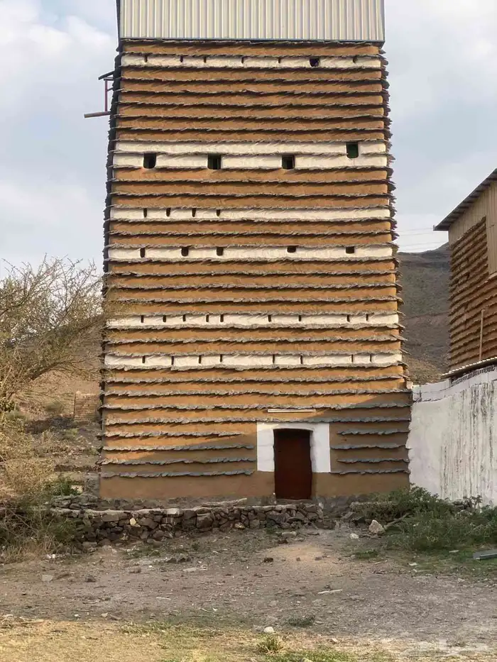 ترميم بيوت الطين وبناها تركيب حجر طبيعي توريد جرع واثل وحجر 2