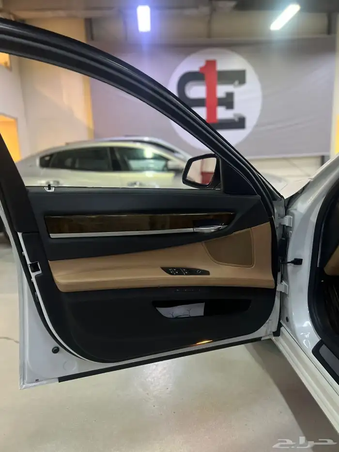 بي ام دبليو 740Li 4