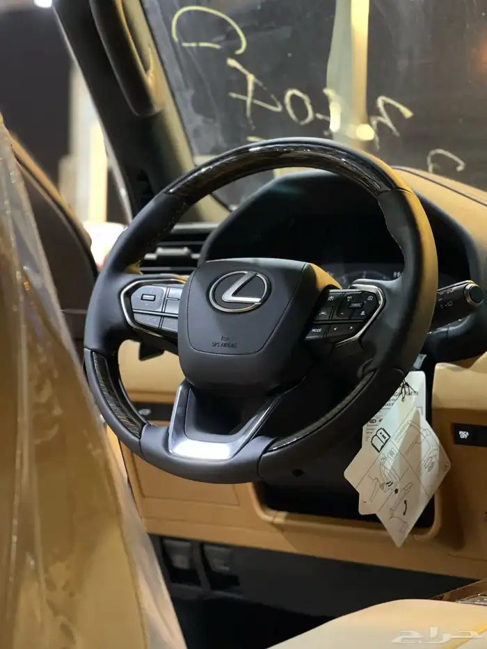 لكزس LX600 Bb 2025 متوفر ابيض واسود داخلي احمر وجملي 22