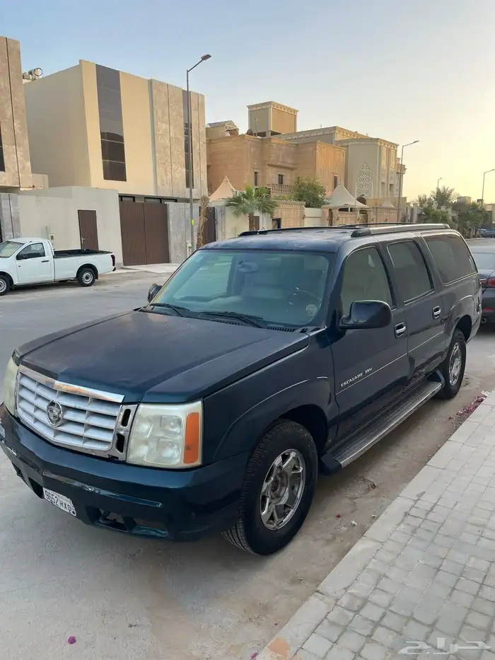 سيارة اسكاليد كاديلاك نص فل 2005 حد 8000 والبيع قريب 0
