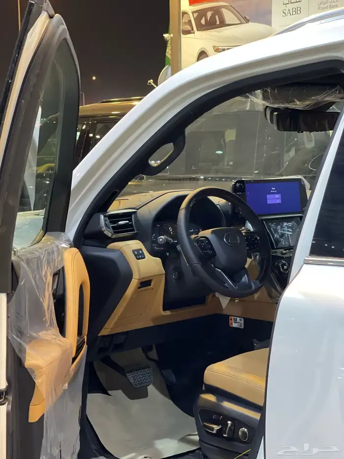 لكزس LX600 Bb 2025 متوفر ابيض واسود داخلي احمر وجملي 25