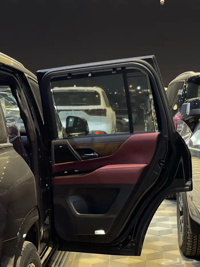 لكزس LX600 Bb 2025 متوفر ابيض واسود داخلي احمر وجملي 12
