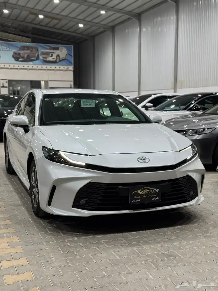 تويوتا كامري 2025 استاندر سعودي بنزين - عداد 48 الف 2