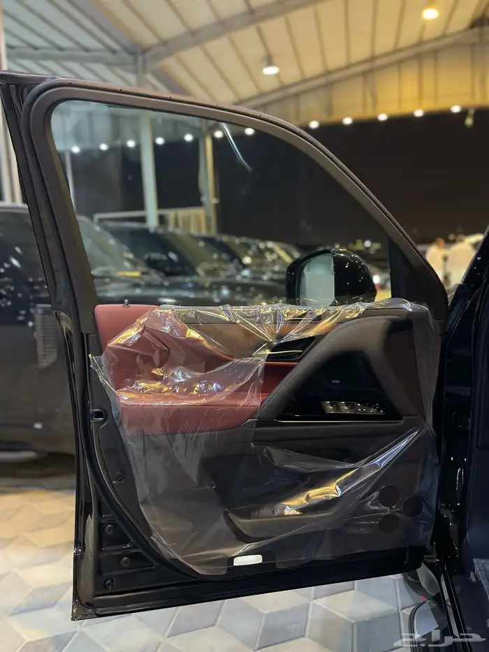 لكزس LX600 Bb 2025 متوفر ابيض واسود داخلي احمر وجملي 9