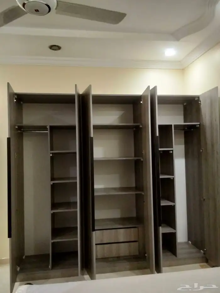 غرفة نوم كاملة  أثاث منزلي  سرير ودولاب وبطانيات 0