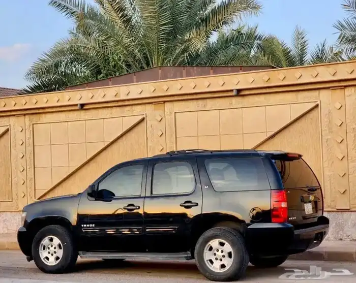 تاهو للبيع 2013 او للبدل بسيارة صغيره مديل حديث 2