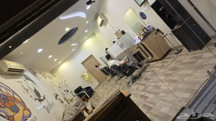 محل حلاقة للتقبيل 0