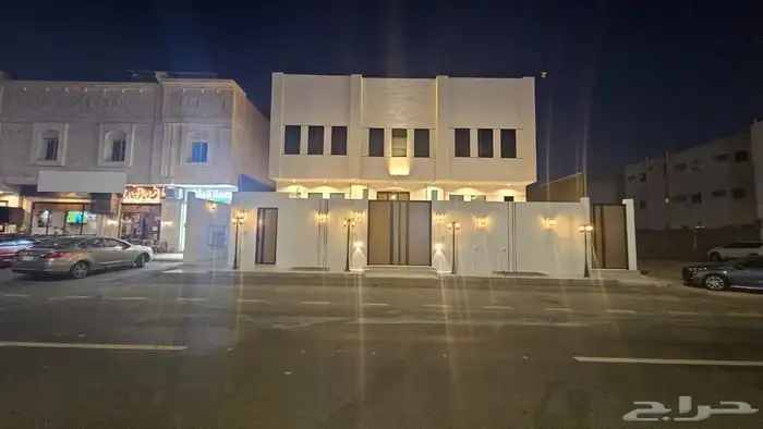 للبيع فيلا فاخرة ملكية مع شقتين بالعزيزية شارع البخاري 0