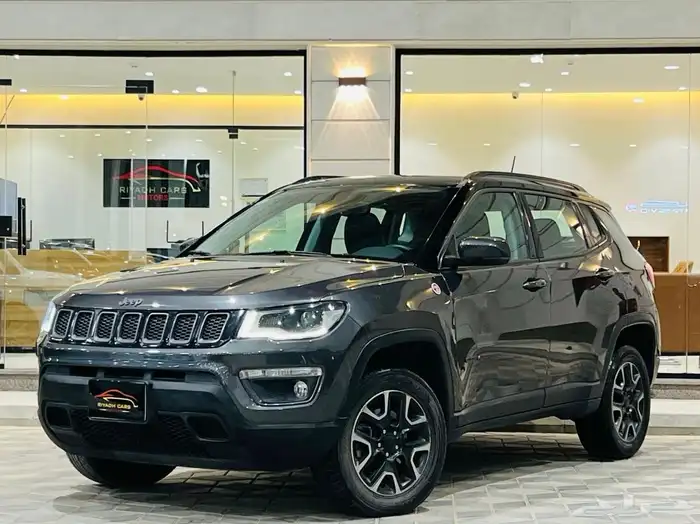 جيب كومباس 2019 تريل هوك ( بحالة ممتازة ) 1