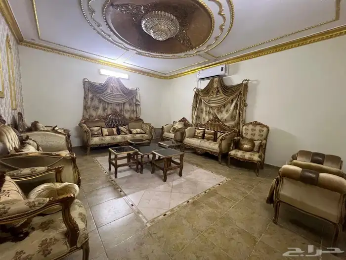 كنب نضيف وا مغسله وا ابواب نضيفه 1