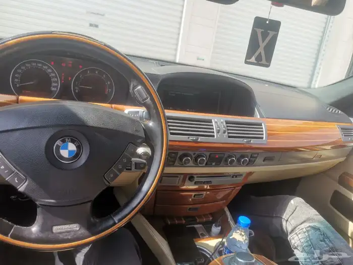 سيارة BMW 8