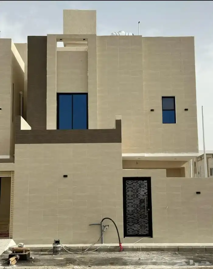 للبيع فلل وادوار وشقق واراضي بمخططات ولي العهد من 1 ل 4 3