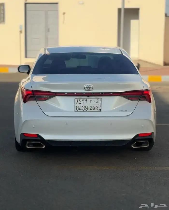 أفالون XLE 2022 بحالة الوكاله 3