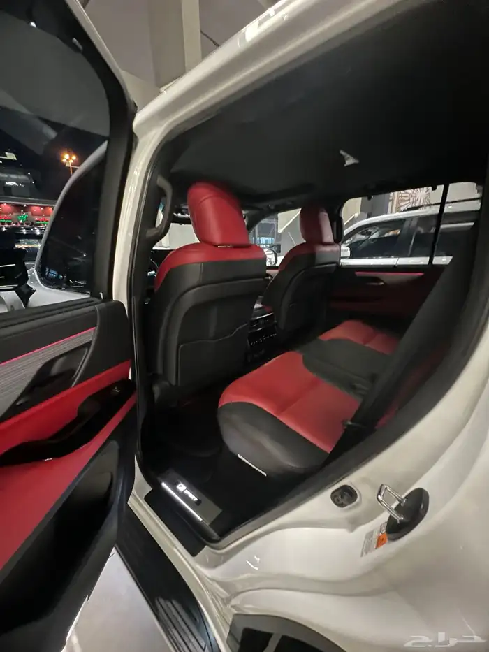 لكزس LX600 اف سبورت 5