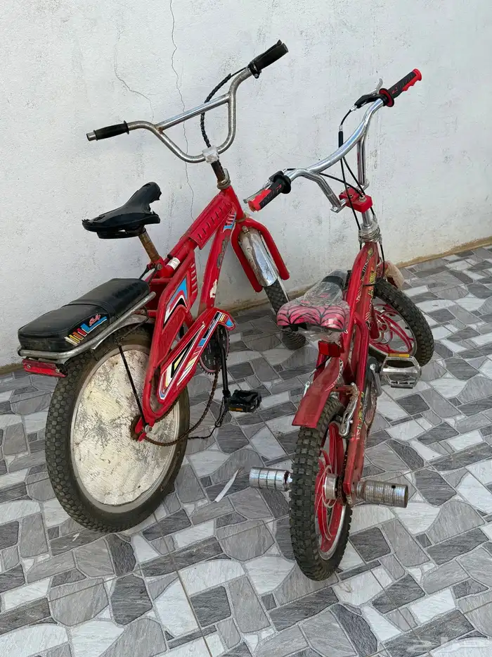 اثنين اسكوترات للبيع وثنين سواكل 1