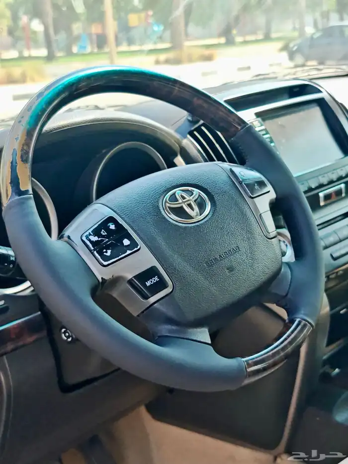 جيب لاندكروزر VXR فل كامل ستين عام 2011 42