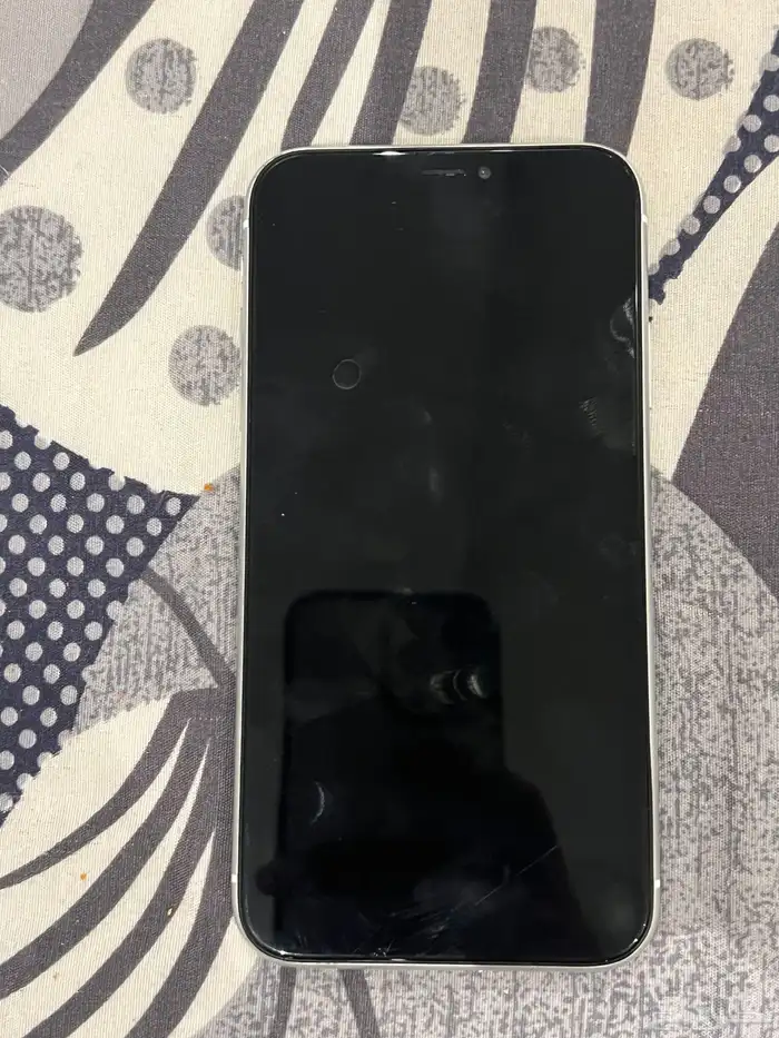 ايفون xr للبيع 128 4