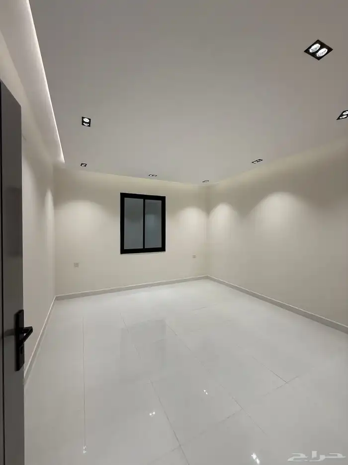للبيع شقق ارضيه وشقق علويه غرب الخميس حي المعارض 32