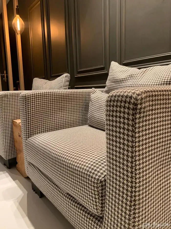 كراسي من مفروشات المطلق نظيفه جدا 4