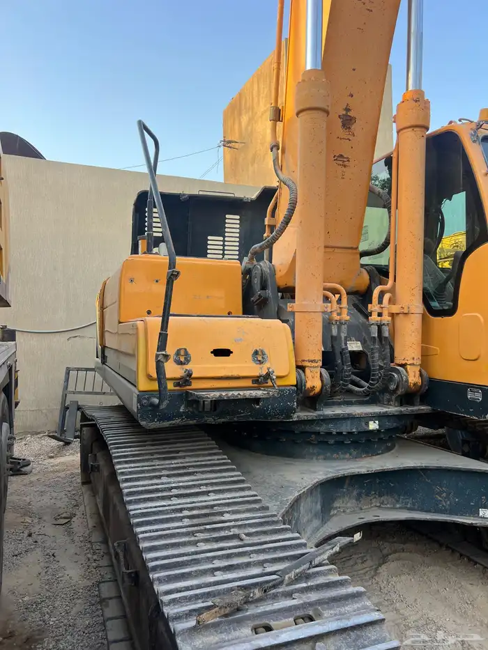 عدد 2 بوكلينات هونداي حجم 300 موديل 2014 و 2013 2