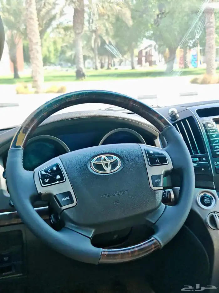 جيب لاندكروزر VXR فل كامل ستين عام 2011 53
