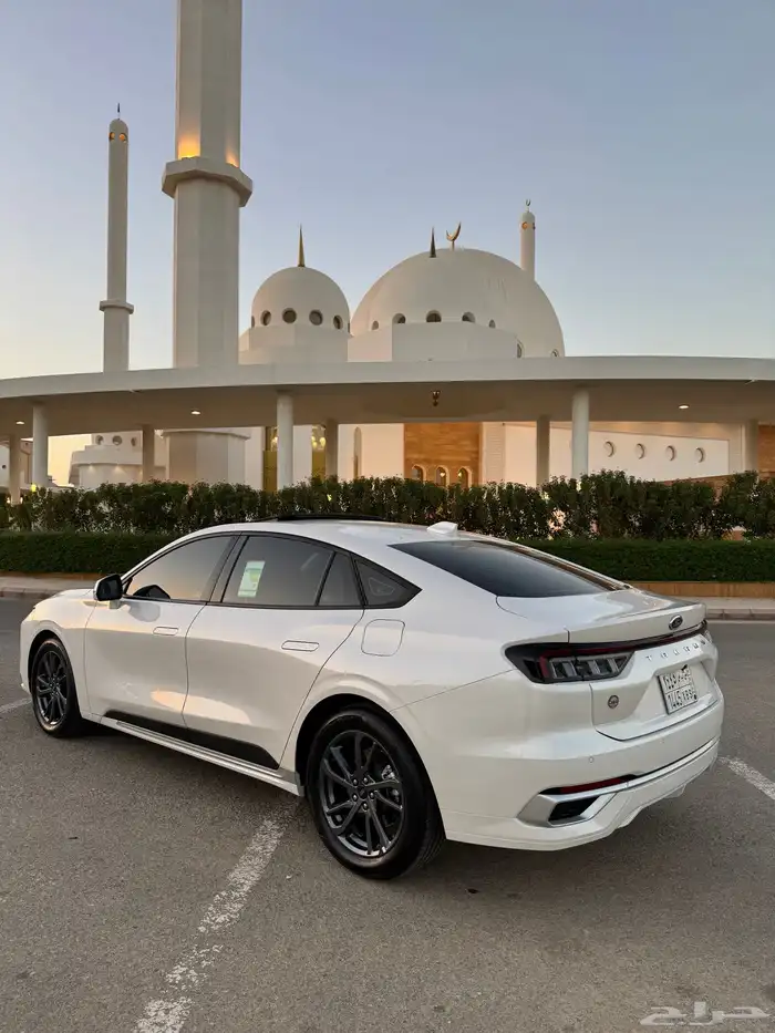 فورد تورس 2025 ترند نص فل 18