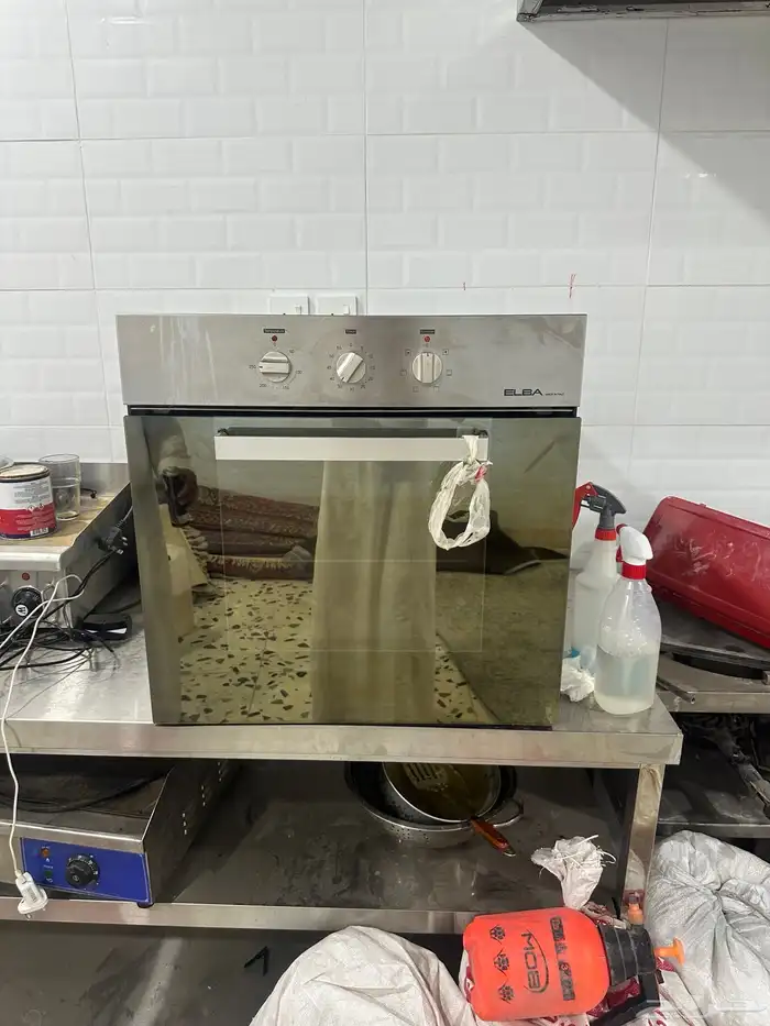 للبيع فرن إيطالي نظيف 0