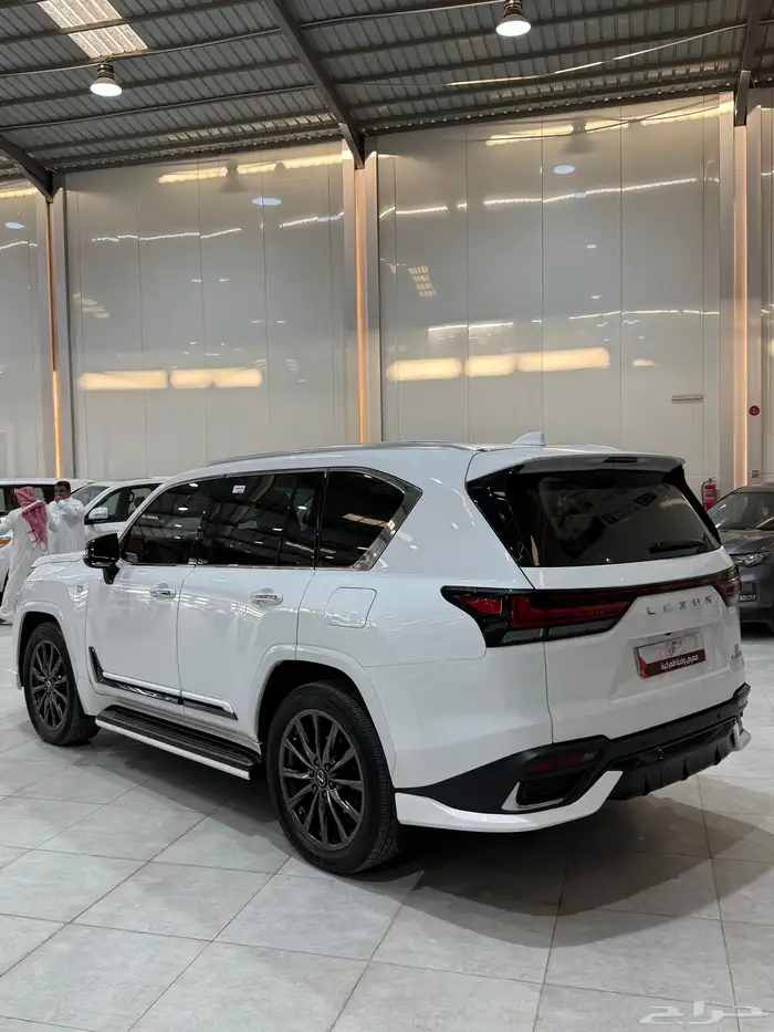 لكزس LX.600.F سبورت 2025 الساير شبه جديد تم البيع 3