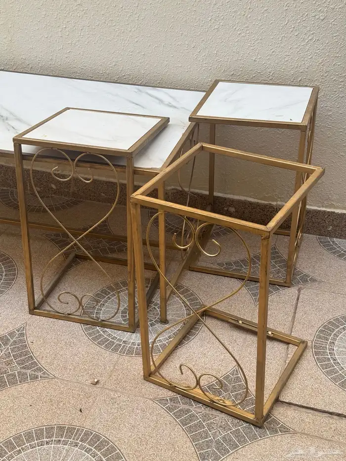 طاوله ضيافه مع اربع طاولات صغار 1