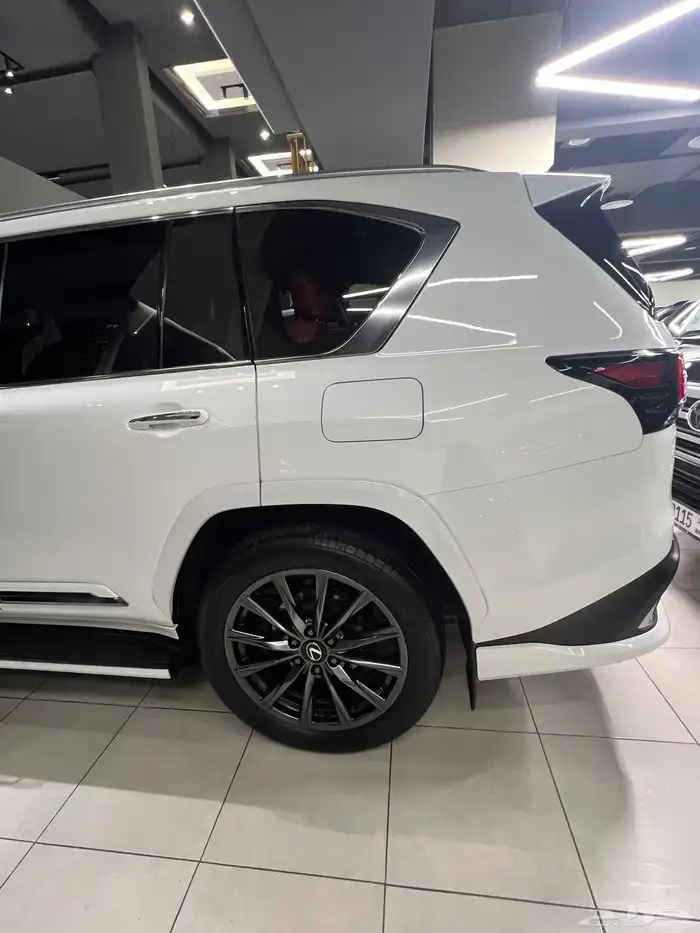 لكزس LX600 اف سبورت 8