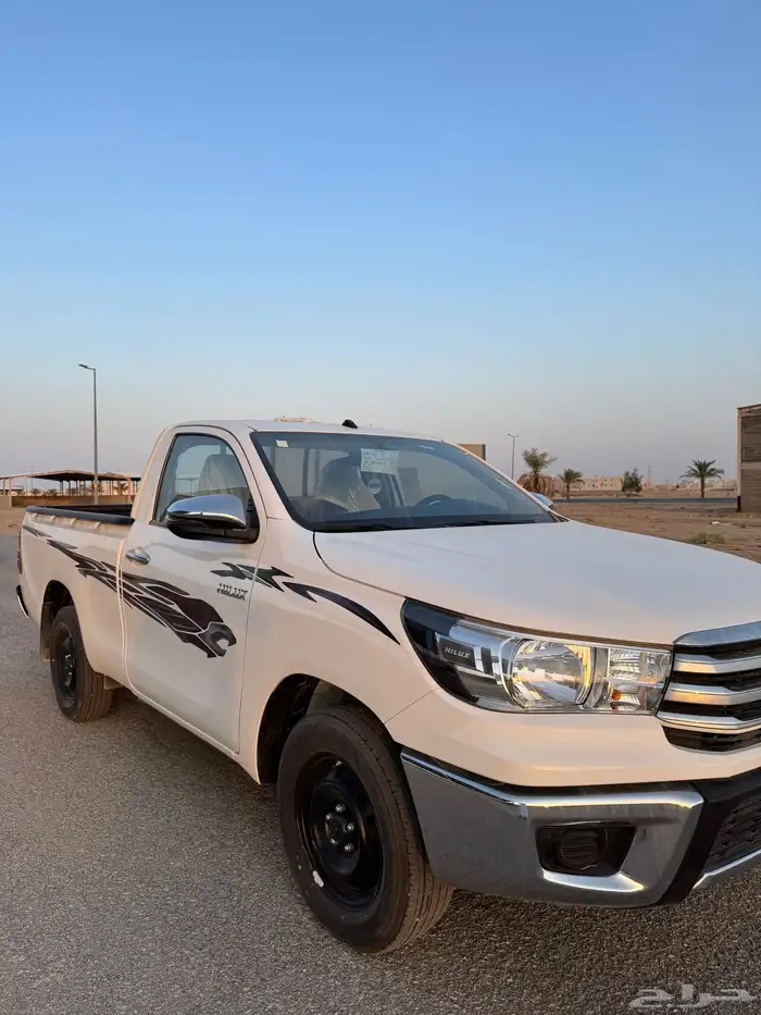 هايلوكس غماره 2023 GLX اصفار بنزين 19