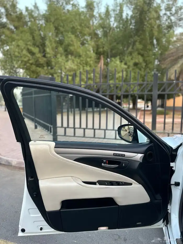 لكزس LS460 موديل 2013 سعودي اسبورت 21