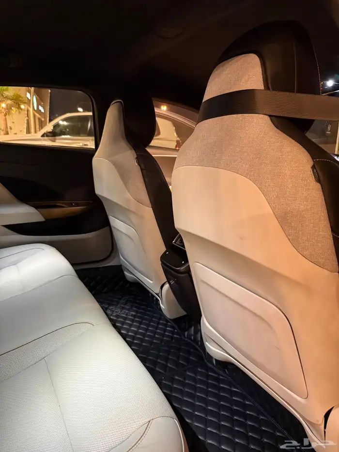 Lucid Air Touring   فخامة كهربائية بمواصفات عالية 16