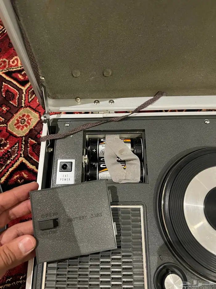 جهاز مشغل أسطوانات جرمافون وراديو شنطه 13