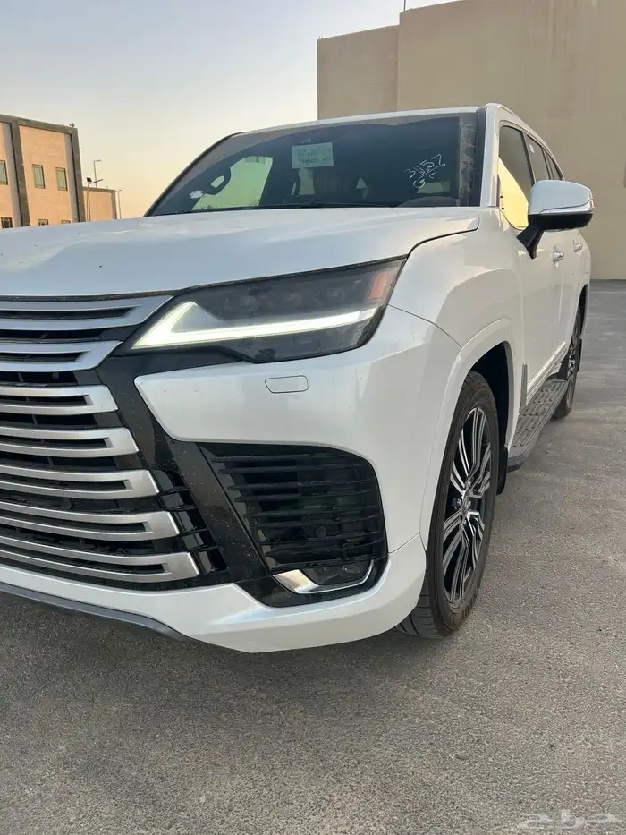 لكزس 2024 LX فئة 600 DD مخززن سعودي 2