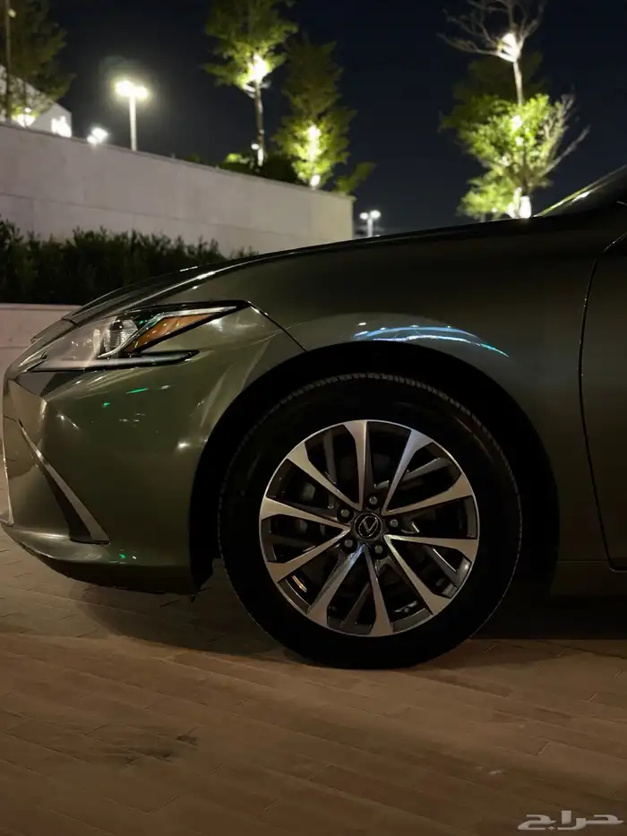 LEXUS ES 250 عبداللطيف جميل 12
