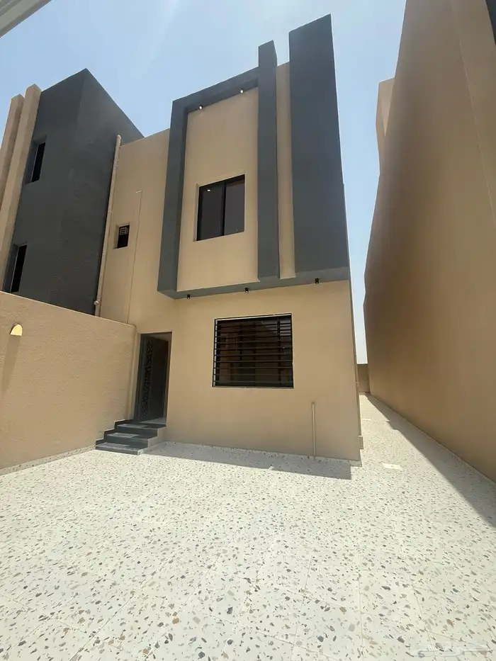 للبيع دور ارضي بحوش بعماره دورين شمال التضامن خميس مشيط 550 2