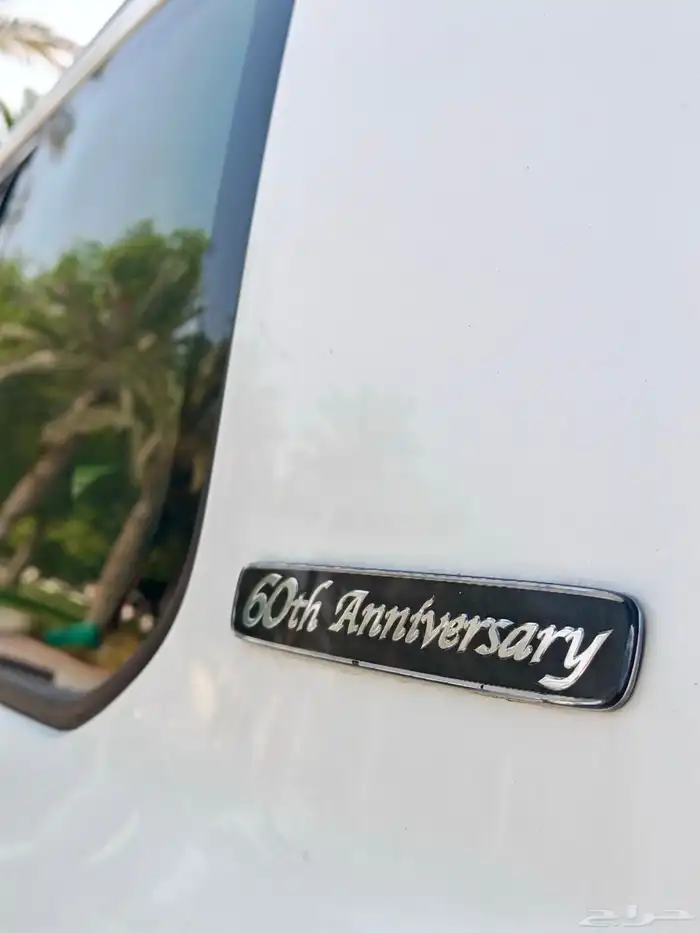 جيب لاندكروزر VXR فل كامل ستين عام 2011 25