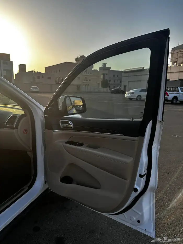جيب جراند شيروكي 2021 18