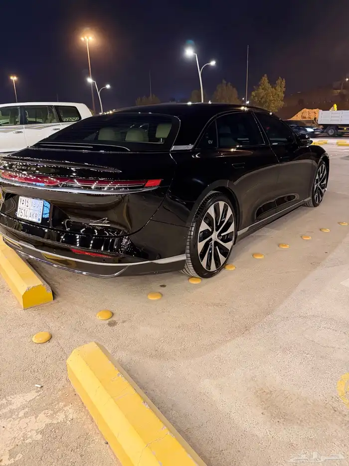 Lucid Air Touring   فخامة كهربائية بمواصفات عالية 3