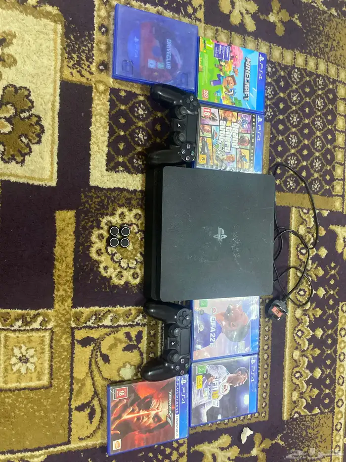 سوني4 مستعمل للبيع 700 ريال مع ست اسطوانات يد اثنين 0