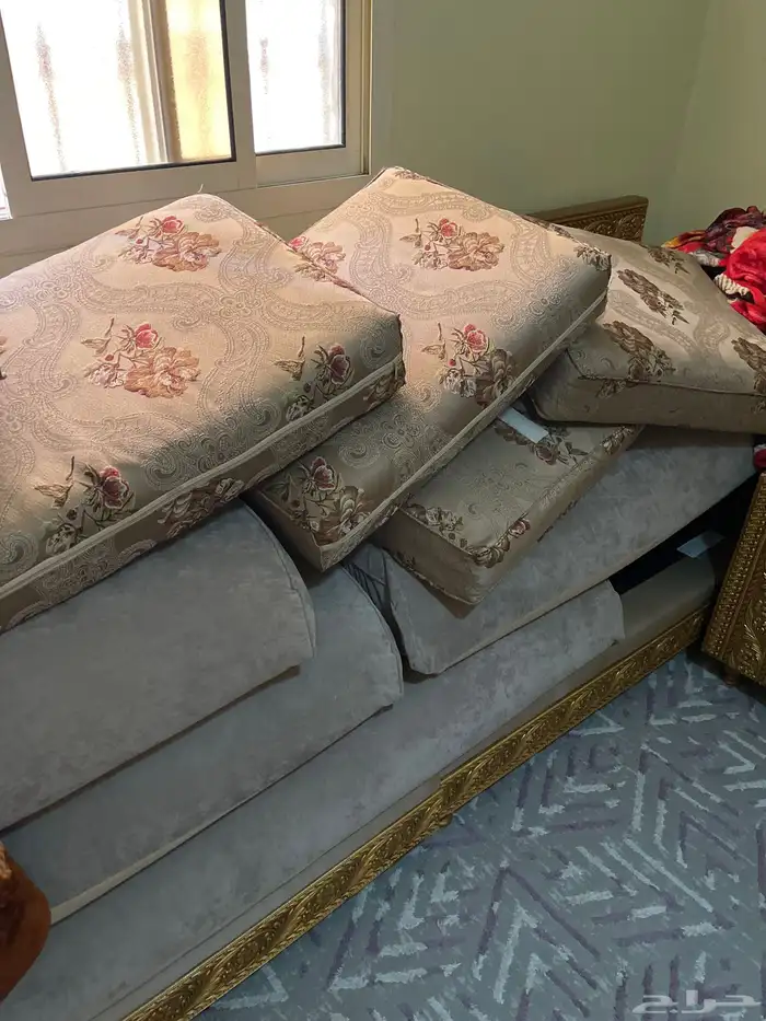 كنبات شبه جديد وبسعر مناسب للجميع والصامل مراح نختلف معه 0