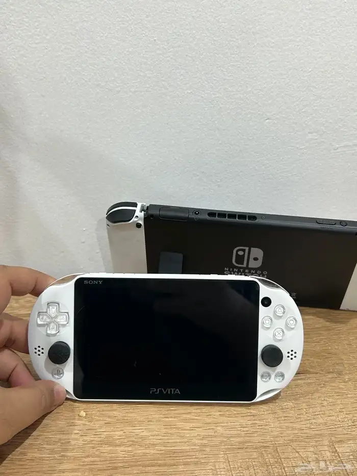 للبيع فيتا و نينتندو سويتش مهكرين لون ابيض مميز 2