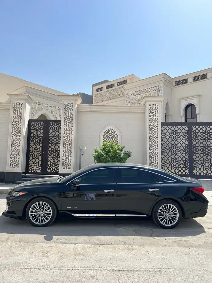 افالون بريميوم 2022 اسود 4