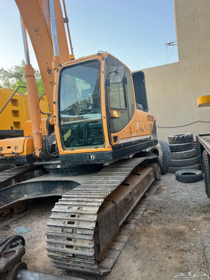 عدد 2 بوكلينات هونداي حجم 300 موديل 2014 و 2013 3