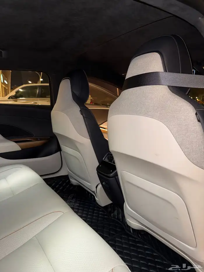 Lucid Air Touring   فخامة كهربائية بمواصفات عالية 21
