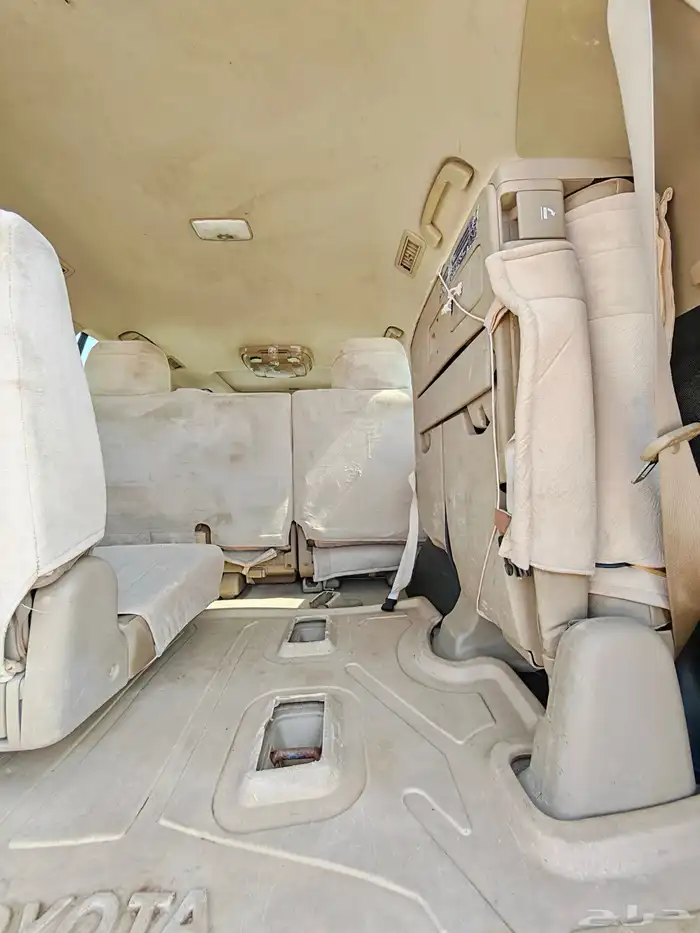 جيب لاندكروزر VXR فل كامل ستين عام 2011 36
