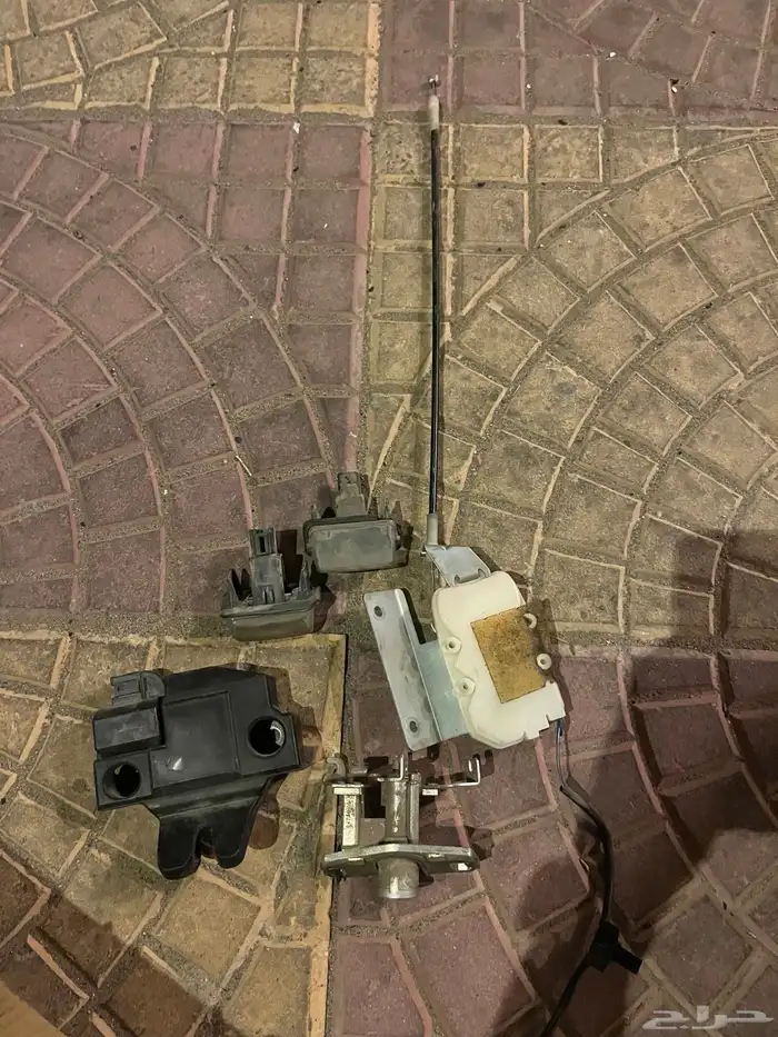 قفل شنطة كامري 2015 1