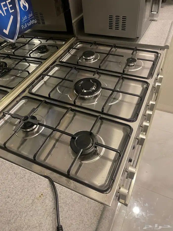 للبيع فرن فوق عيون غاز وشوايه كهرب 0
